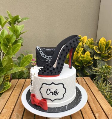 TORTA TACONES Y MAQUILLAJE