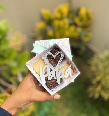 MINI FOUR MIX CLÁSICO: Surtido con Elegante Topper ✨