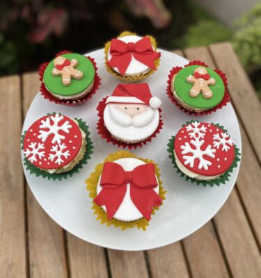 CUPCAKES CLAUS (6 unidades) ✨