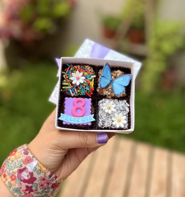 Deliciosos Mini Four Decorados para el Día de la Mujer