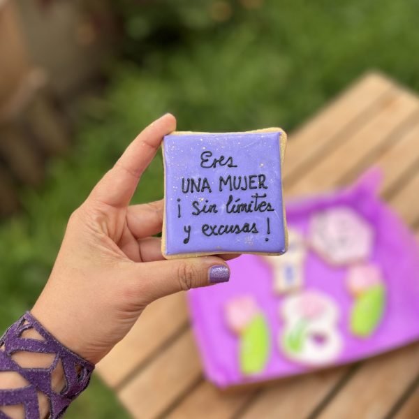 Inspiradoras Galletas Decoradas para Celebrar la Mujer Empoderada