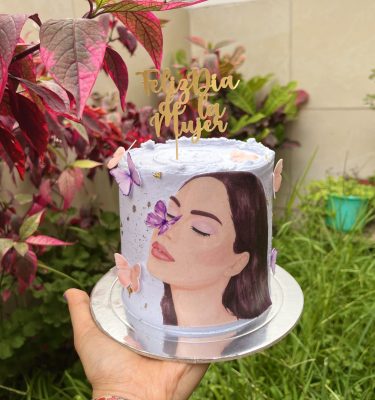 Mini Torta Buttercream Mariposa: Elegancia y Dulzura en Cada Bocado