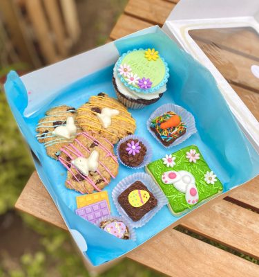 Selección encantadora de postres temáticos para celebrar la Pascua con un toque rústico.