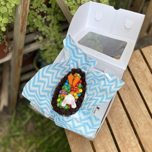 Hermoso box para huevos de Pascua con diseño elegante y funcional.