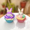 Deliciosos cupcakes conejito especiales para Pascua, decorados con detalles en buttercream y adornos de azúcar.