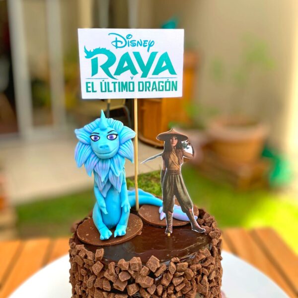 ¡Explora nuestra deliciosa colección de mini tortas decoradas con tus personajes de películas y series favoritas!