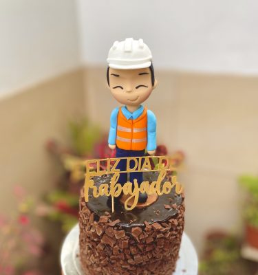Mini Torta Feliz Día: Una deliciosa y festiva opción para celebrar el Día del Trabajador.