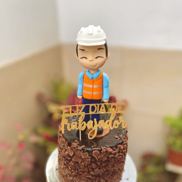 Mini Torta Feliz Día: Una deliciosa y festiva opción para celebrar el Día del Trabajador.