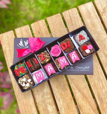 Mini postres decorados para el Día de la Madre.