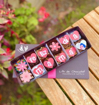 Mini postres decorados con obleas para el Día de la Madre.