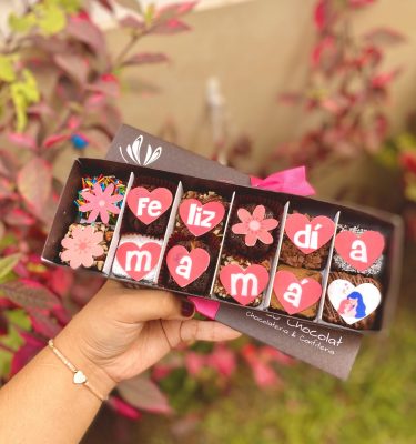Mini postres decorados con obleas para el Día de la Madre.