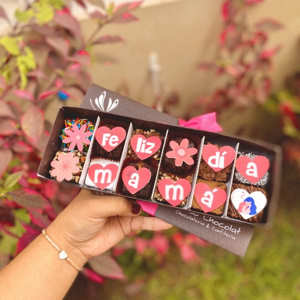 Mini postres decorados con obleas para el Día de la Madre.
