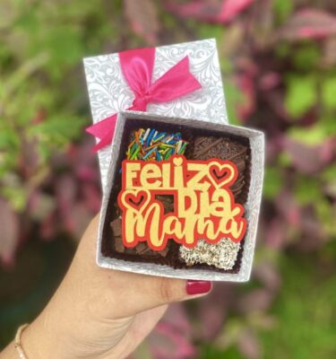 MINI FOUR CORAZONES: Celebra con tus mamás favoritas ❤️