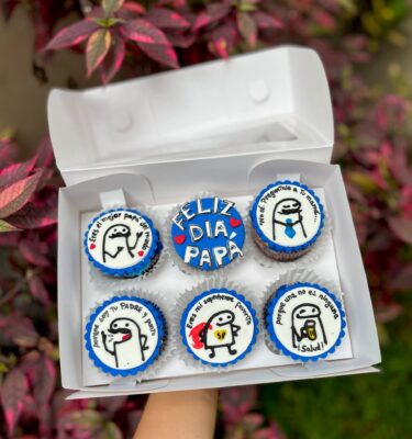6 cupcakes decorados con la temática del Día del Padre, cada uno con un topper del personaje Flork en diferentes poses, con detalles en fondant alusivos al Día del Padre.