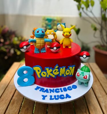 Torta Pokémon – 1 piso con pokebolas y personajes en fondant