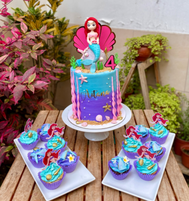 Torta temática de La Sirenita de un piso, decorada con buttercream y detalles en fondant como algas, conchitas y figura 3D de sirenita.